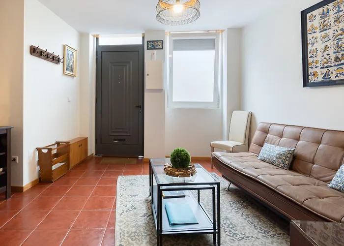 Host Wise - Stylish Adorable Flat In Gaia